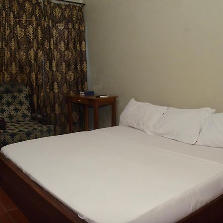 Hotel Ambassadors Ломе Экстерьер фото