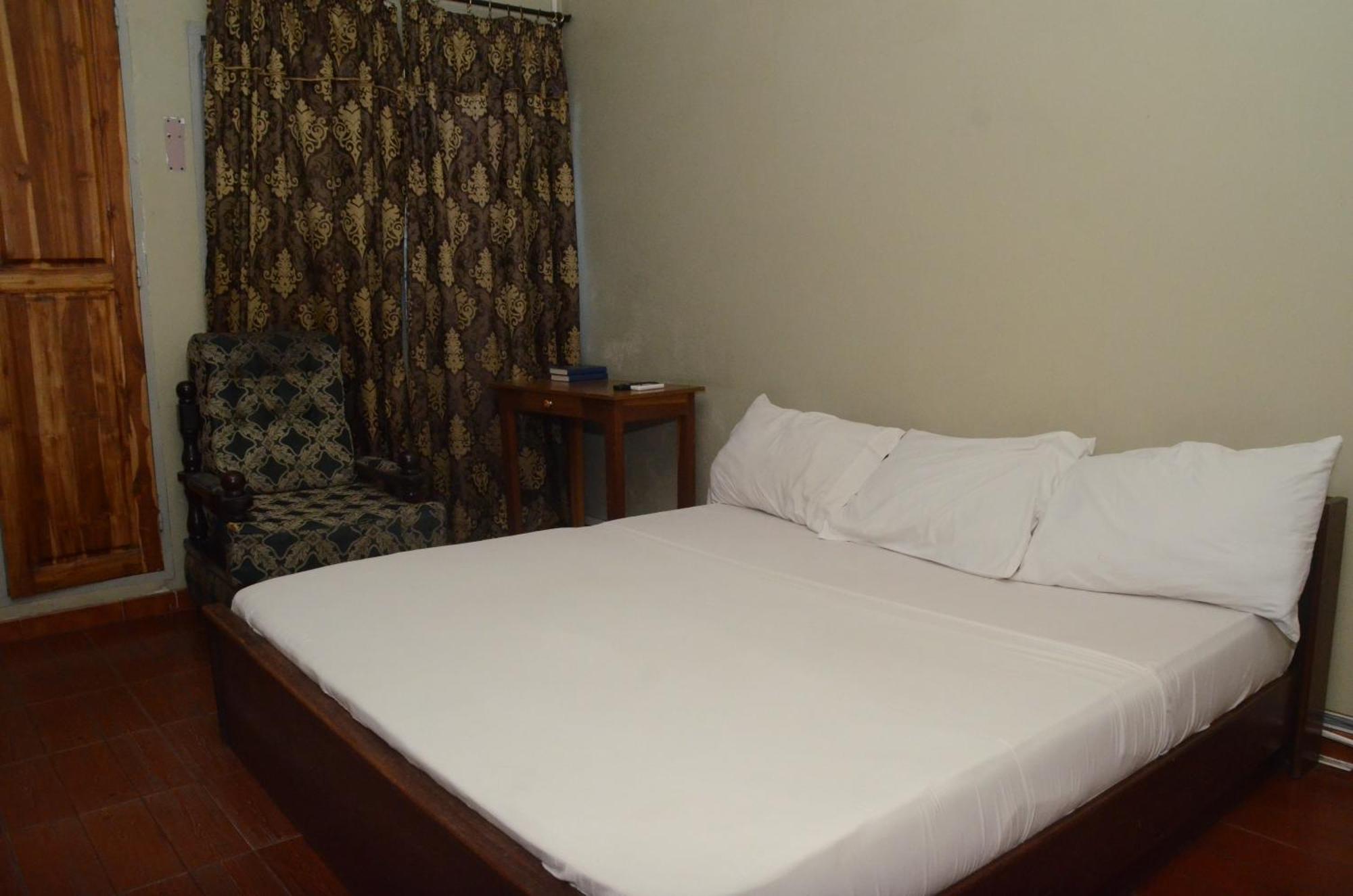 Hotel Ambassadors Ломе Экстерьер фото