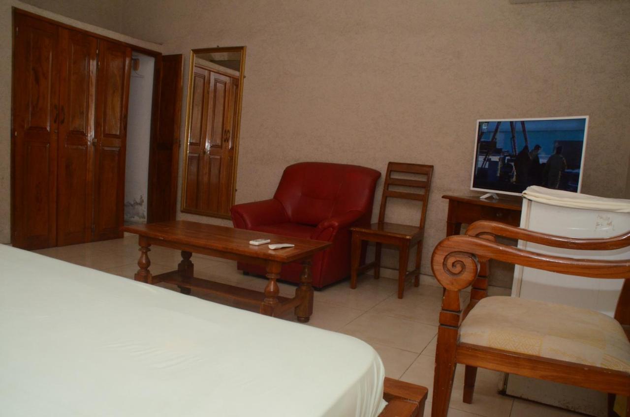 Hotel Ambassadors Ломе Экстерьер фото